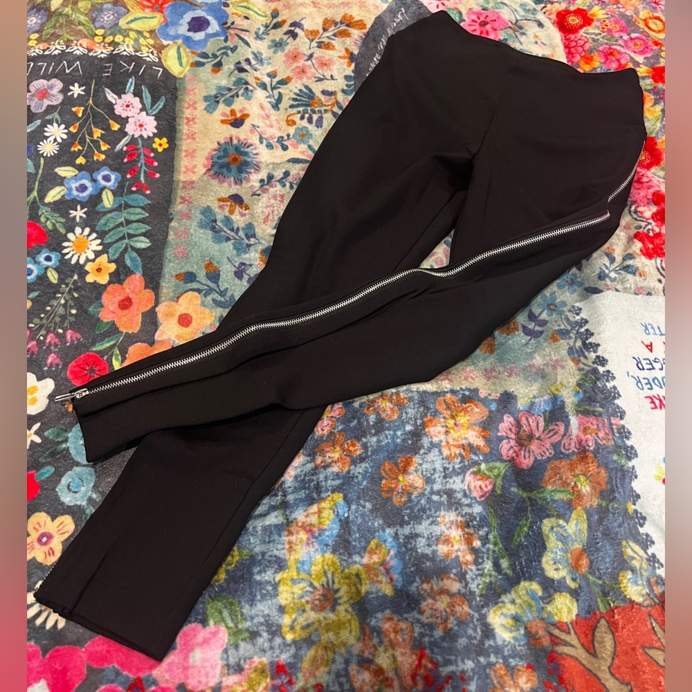 Black Zippered Women's leggings